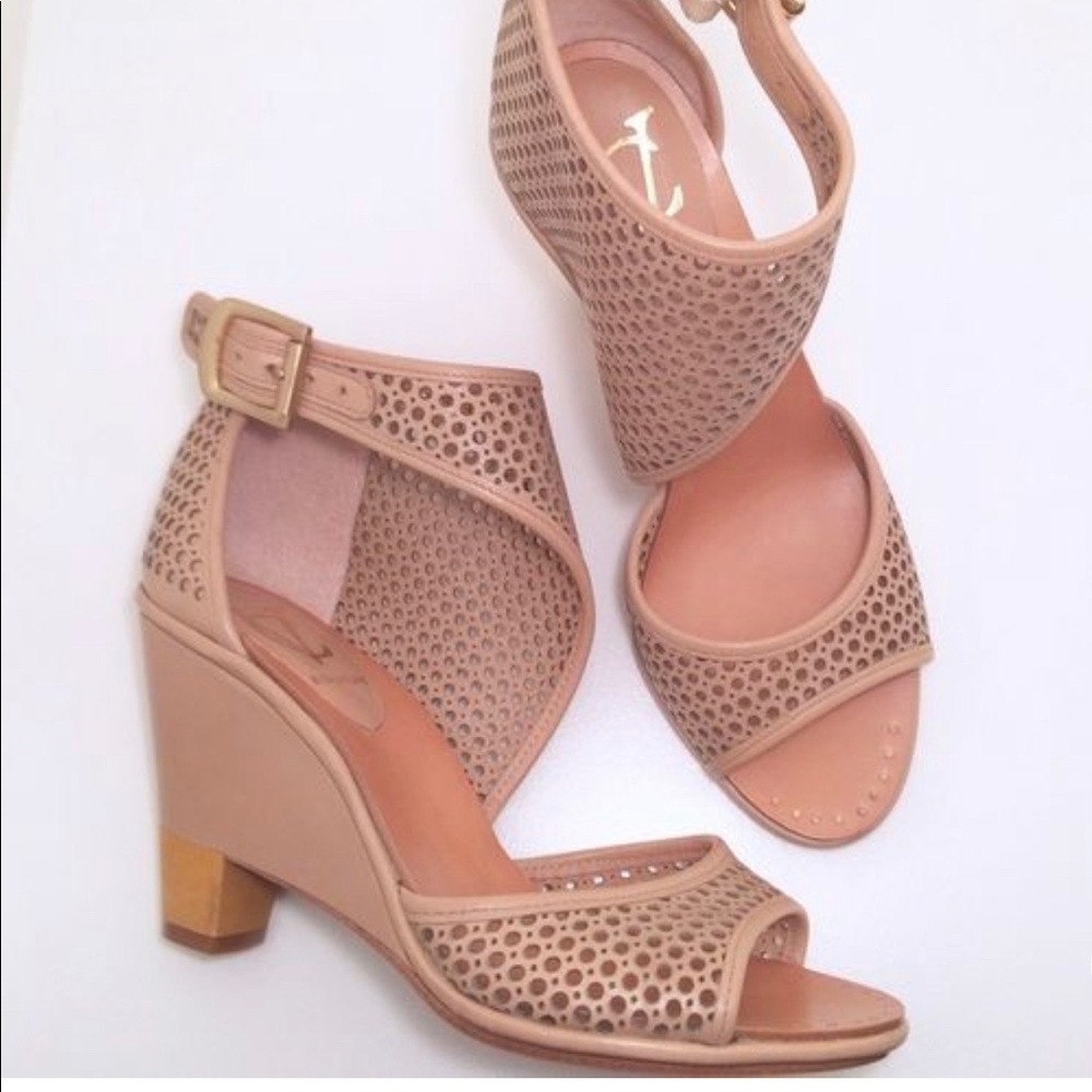 Vince Camuto Signature Tashelle Wedge In Buff color. Size 38.5